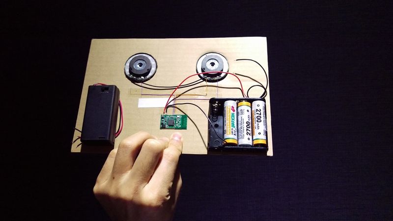 檔案:BT speaker back.jpg